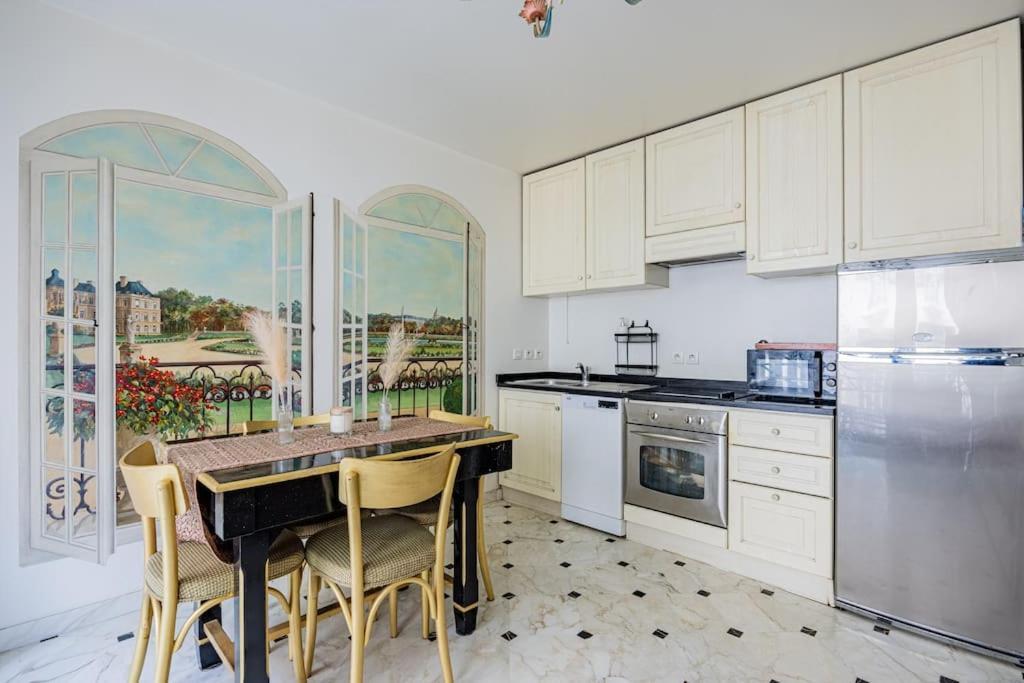 Appartement Grand Et Central, 8e Pres Elysee Parijs