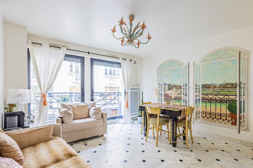 Appartement Grand Et Central, 8e Pres Elysee Parijs