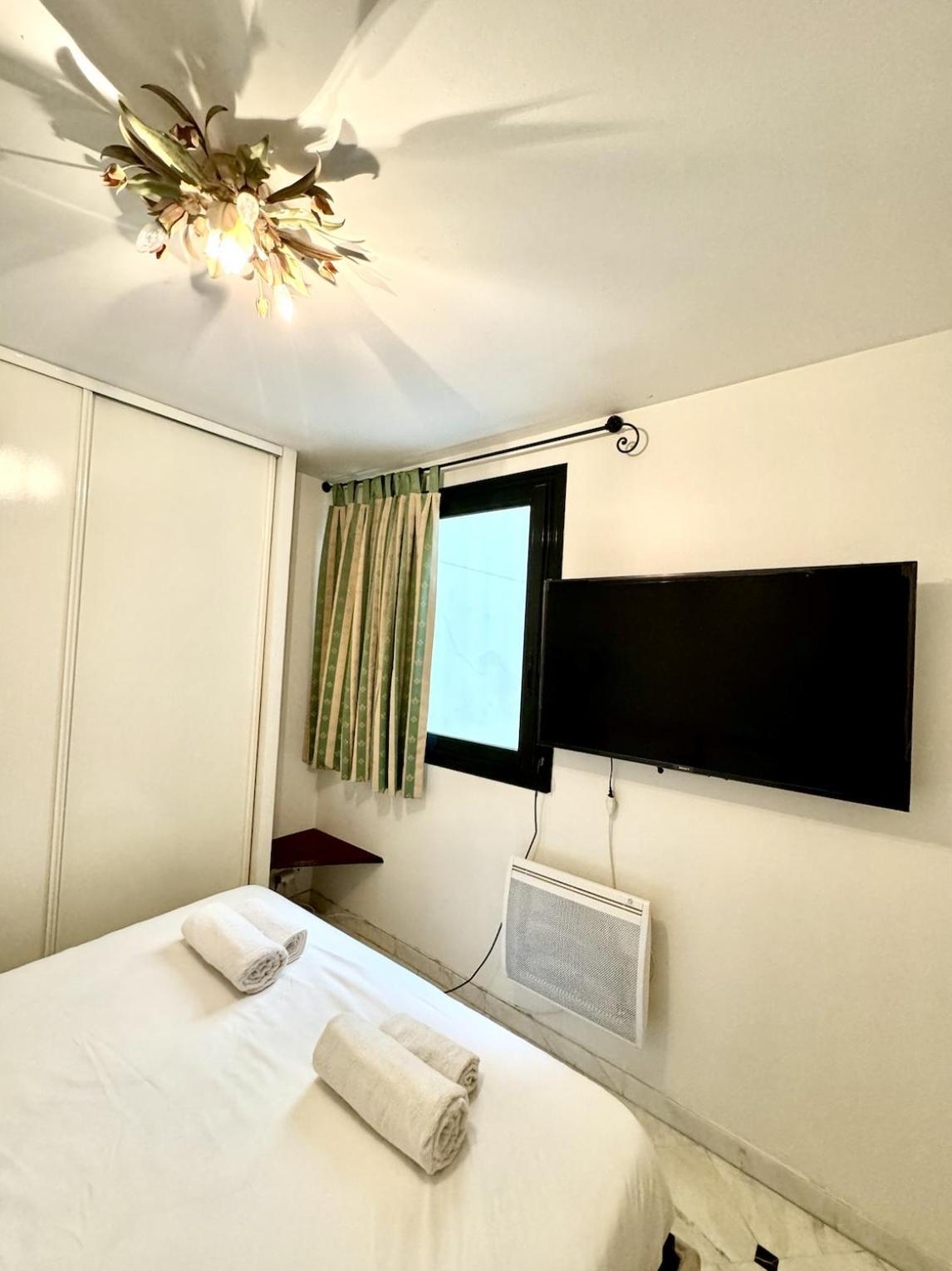 Appartement Grand Et Central, 8e Pres Elysee Parijs