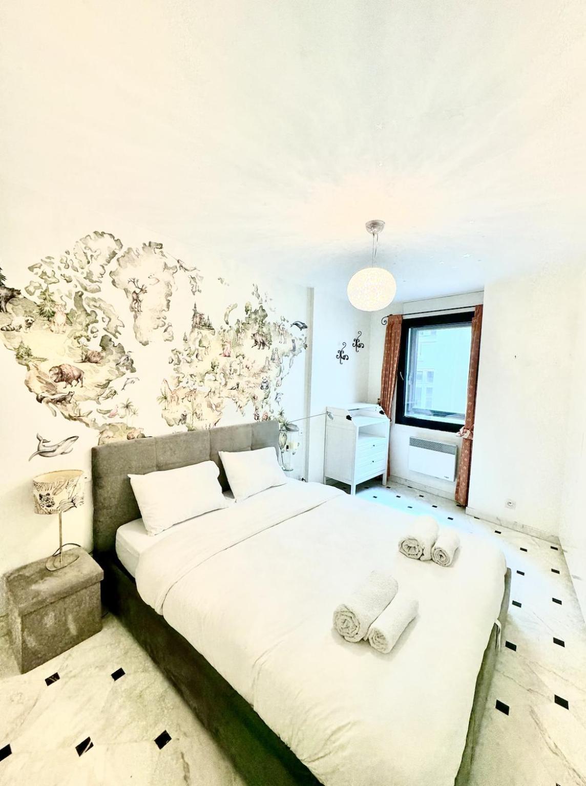 Appartement Grand Et Central, 8e Pres Elysee Parijs
