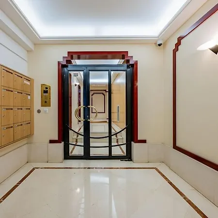Grand Et Central, 8E Pres Elysee Paris Exterior photo