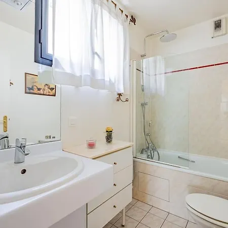Grand Et Central, 8E Pres Elysee Paris Exterior photo