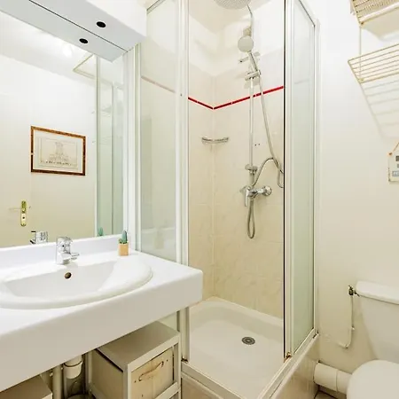 Grand Et Central, 8E Pres Elysee Paris Exterior photo